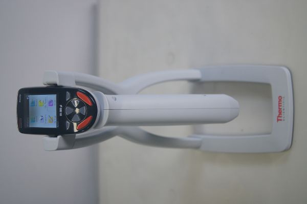 Bluetooth対応電動マルチチャンネルピペット　E1-ClipTip300