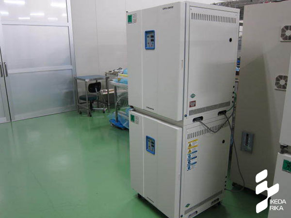 インキュベーター